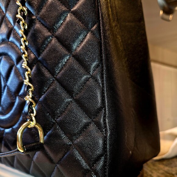 Black Diamond Quilted Structured Tote Bag with Charms NWOT - Picture 2 of 5